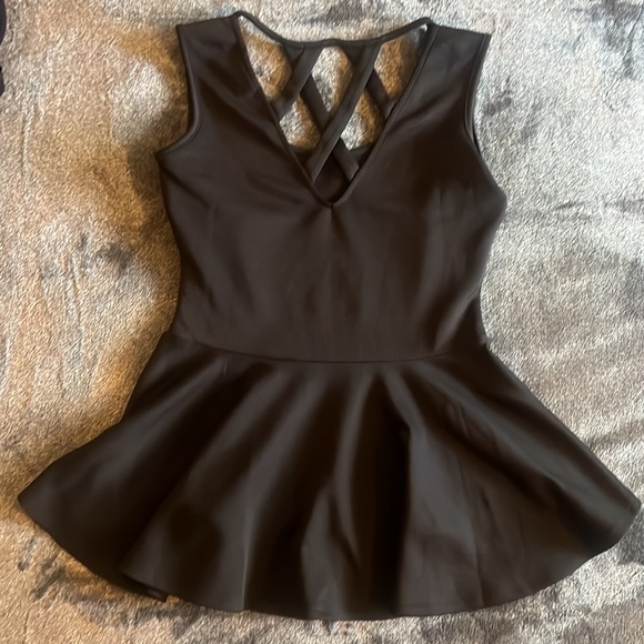 Bisou Bisou by Michele Bohbot Black Peplum Cross Back Sleeveless Top size Small - Picture 4 of 7